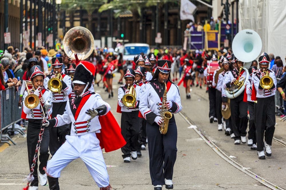 Parade de Mardi Gras dans les rues de la Nouvelle-Orléans