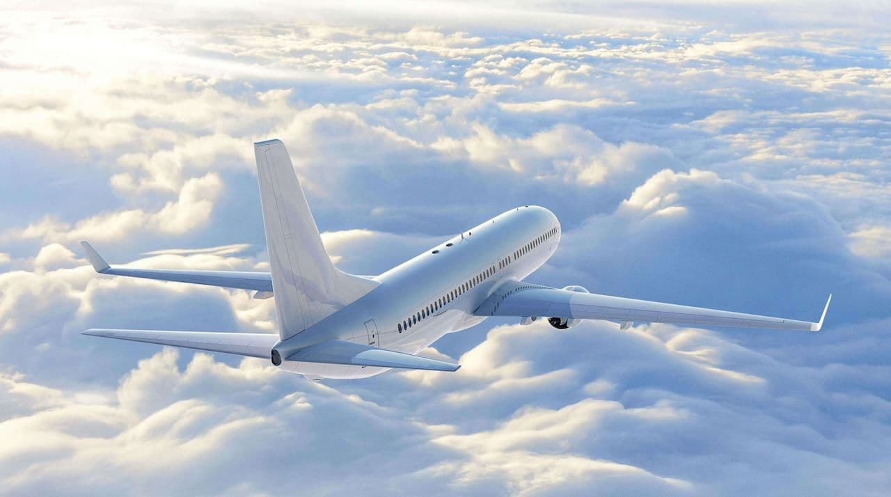 Avion au dessus des nuages